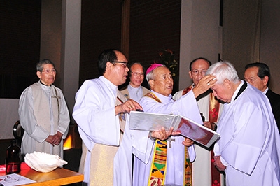 Giáo sư Nguyễn Xuân Vinh gia nhập Đạo Công Giáo