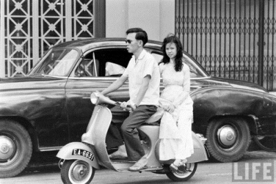 Vespa trên đường phố Sài Gòn xưa